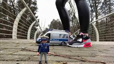Sneaker-girl Red-queen – Crushing A Police Toy-car